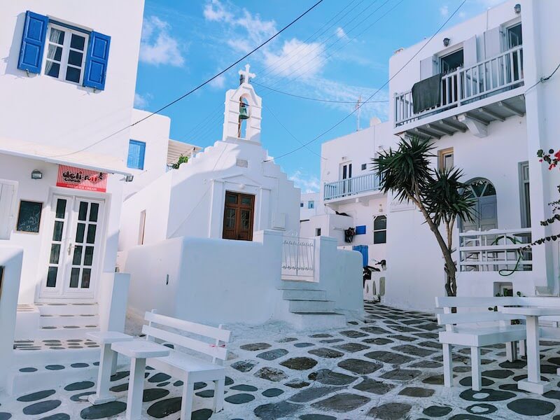 A small whitewashed chapel in Mykonos Chora.